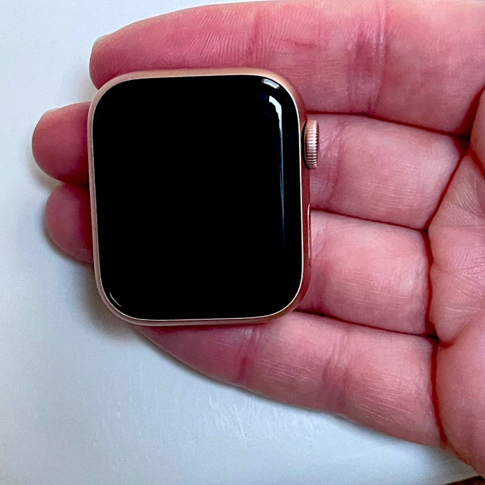 Apple Watch SE 40mm in rose gold!